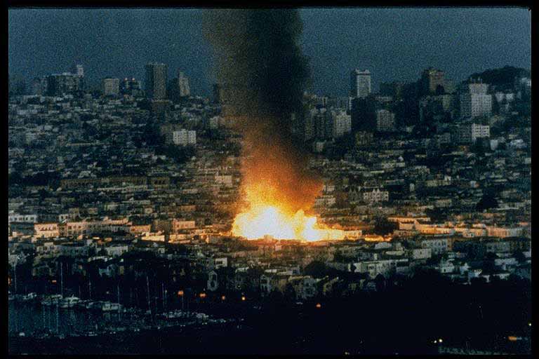 San Francisco (Loma Prieta earthquake) 1989: Fire erupts in the hard ...